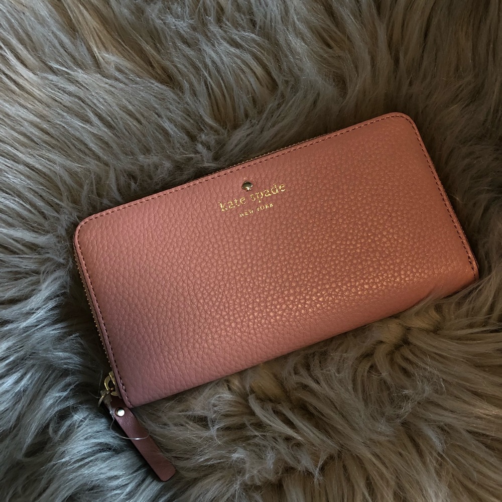 ✨ BRAND NEW KATE SPADE WALLET ✨